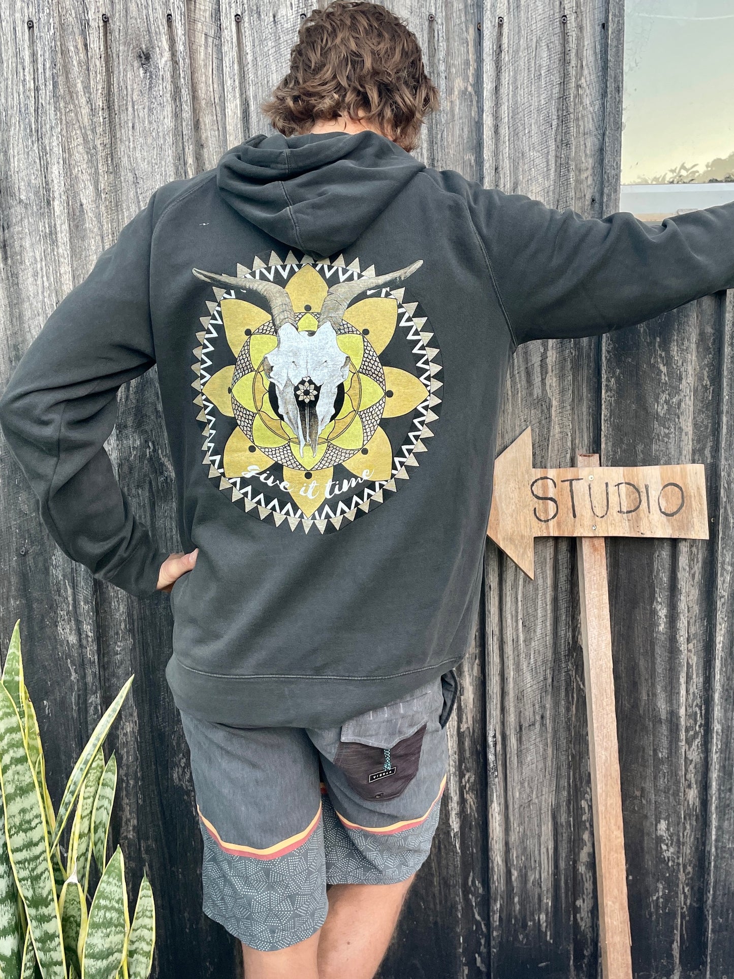 Give it Time hood - charcoal