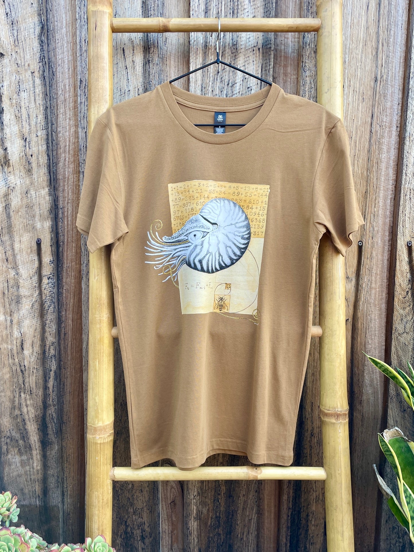 Nautilus t-shirt - camel